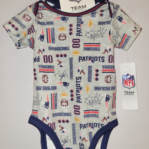 🆕️ New NFL England Patriots Football Baby Outfit Onesie Bib Set 🏈 - Picture 4 of 4